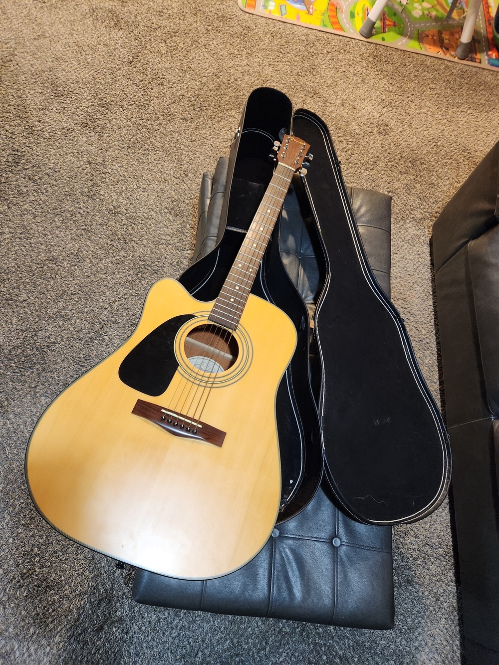 Fender Natural and Black Acoustic Guitar With Case
